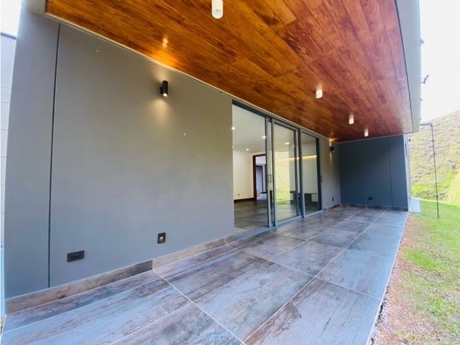 Casa de 4 alcobas en venta en San Nicolas, Rionegro, 460 m² · foto 17 de 24