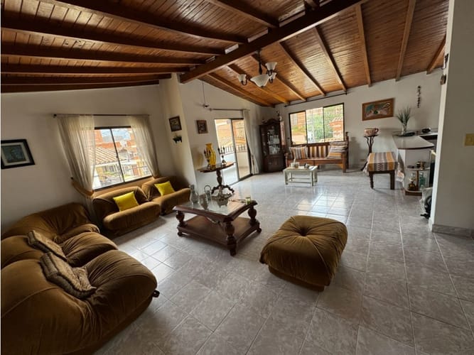 Casa de 5 alcobas en venta en San Marcos, Envigado, 114 m² · foto 3 de 13