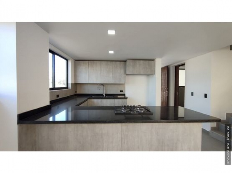Casa de 3 alcobas en venta en Centro, Rionegro, 225 m² · foto 2 de 19