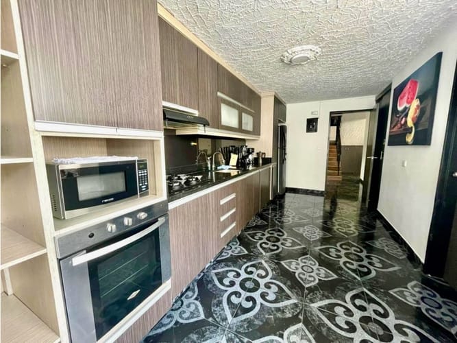 Casa de 5 alcobas en venta en Belén, Medellín, 220 m² · foto 2 de 12