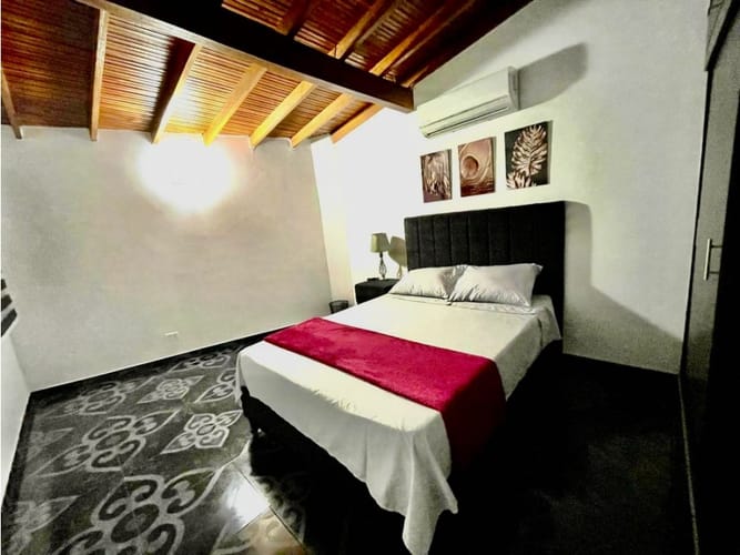 Casa de 5 alcobas en venta en Belén, Medellín, 220 m² · foto 8 de 12