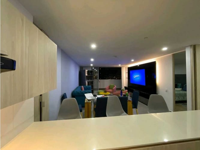 Apartamento en venta en El Poblado, Medellín · foto 2 de 13