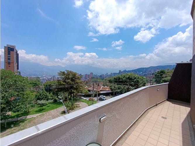 Apartamento en venta en El Poblado, Medellín · foto 3 de 13