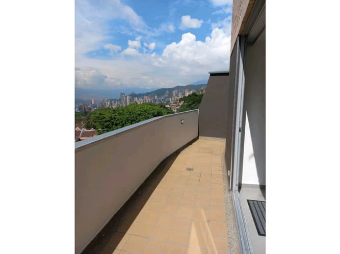 Apartamento en venta en El Poblado, Medellín · foto 4 de 13