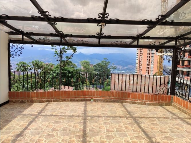 Casa de 5 alcobas en venta en El Tesoro, Medellín, 430 m² · foto 2 de 24