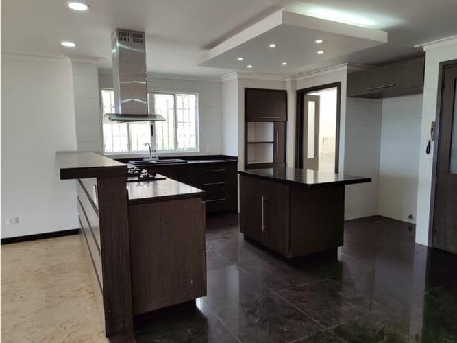 Casa de 5 alcobas en venta en El Tesoro, Medellín, 430 m² · foto 4 de 24