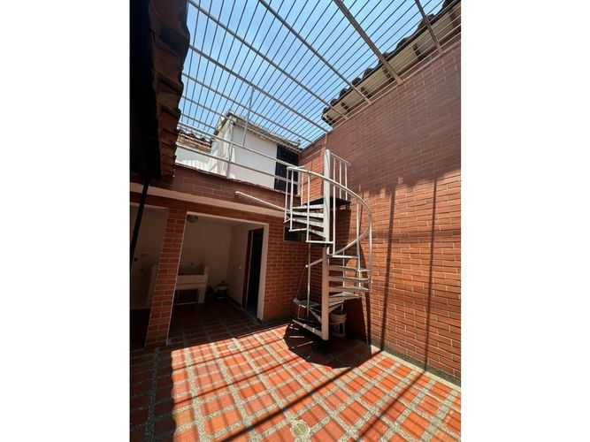 Casa de 4 alcobas en venta en Urbanizacion Villas Del Parque, Medellín, 210 m² · foto 23 de 24