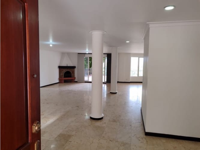 Casa de 5 alcobas en venta en El Tesoro, Medellín, 430 m² · foto 15 de 24