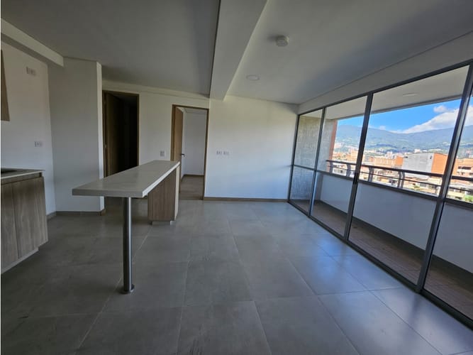 Apartamento en venta en Centro, Itagüí · foto 3 de 18