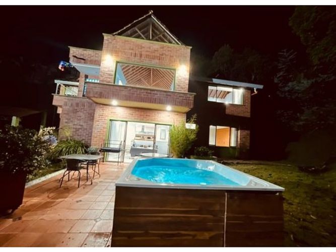 Casa de 4 alcobas en venta en Escobero, Envigado, 300 m² · foto 2 de 24