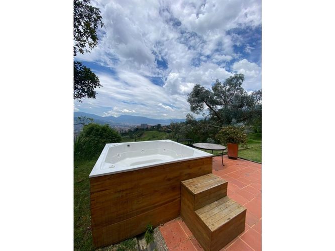 Casa de 4 alcobas en venta en Escobero, Envigado, 300 m² · foto 4 de 24
