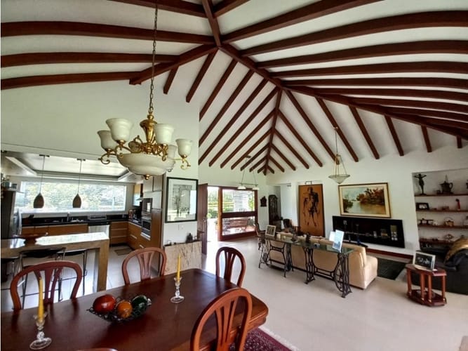 Casa de 4 alcobas en venta en Llano Grande, Rionegro, 386 m² · foto 2 de 17