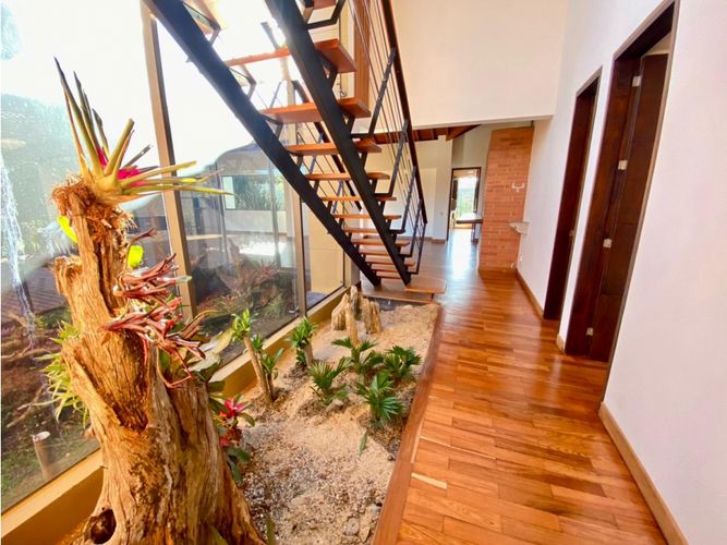 Casa de 4 alcobas en venta en Llano Grande, Rionegro, 360 m² · foto 2 de 24