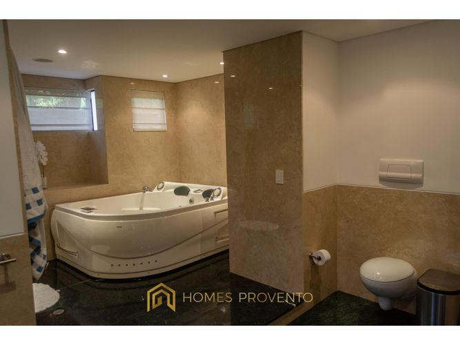 Apartamento de 5 alcobas en venta en Los Naranjos, Medellín, 450 m² · foto 10 de 24