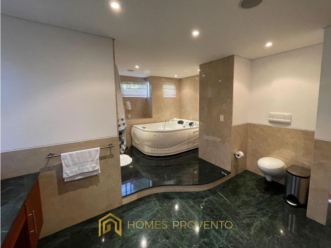 Apartamento de 5 alcobas en venta en Los Naranjos, Medellín, 450 m² · foto 13 de 24
