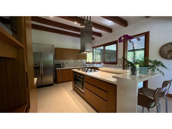 Casa de 3 alcobas en venta en Llano Grande, Rionegro, 450 m² · foto 2 de 23