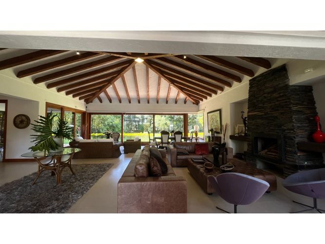 Casa de 3 alcobas en venta en Llano Grande, Rionegro, 450 m² · foto 3 de 23