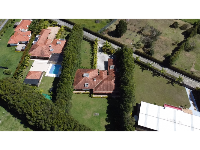 Casa de 3 alcobas en venta en Llano Grande, Rionegro, 450 m² · foto 18 de 23