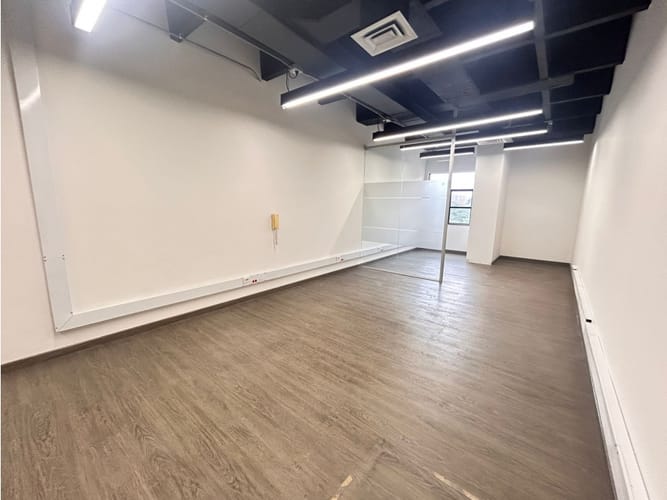 Oficina en arriendo en Milla De Oro, Medellín, 40 m² · foto 2 de 8