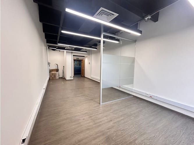 Oficina en arriendo en Milla De Oro, Medellín, 40 m² · foto 6 de 8