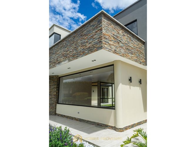 Casa de 4 alcobas en venta en Llano Grande, Rionegro, 390 m² · foto 2 de 24