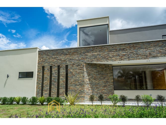 Casa de 4 alcobas en venta en Llano Grande, Rionegro, 390 m² · foto 3 de 24