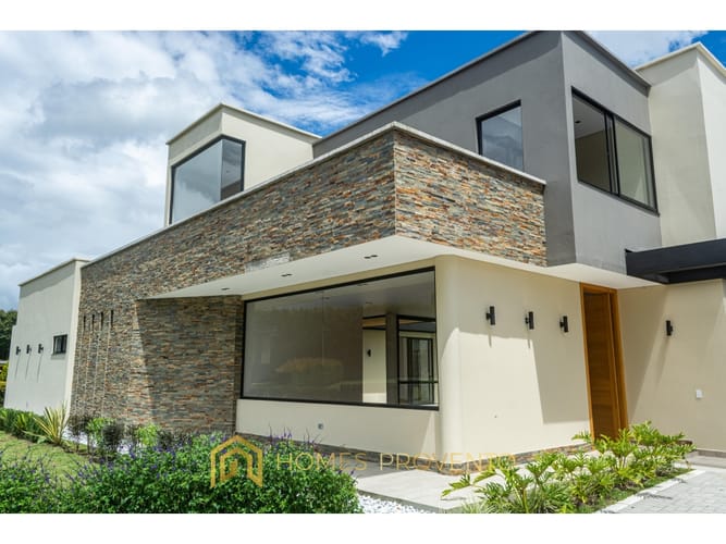 Casa de 4 alcobas en venta en Llano Grande, Rionegro, 390 m² · foto 4 de 24