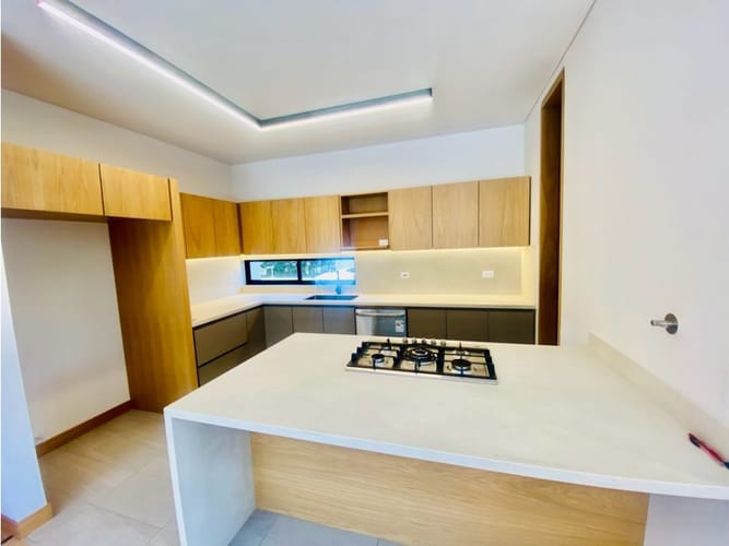 Casa de 4 alcobas en venta en Llano Grande, Rionegro, 390 m² · foto 5 de 24