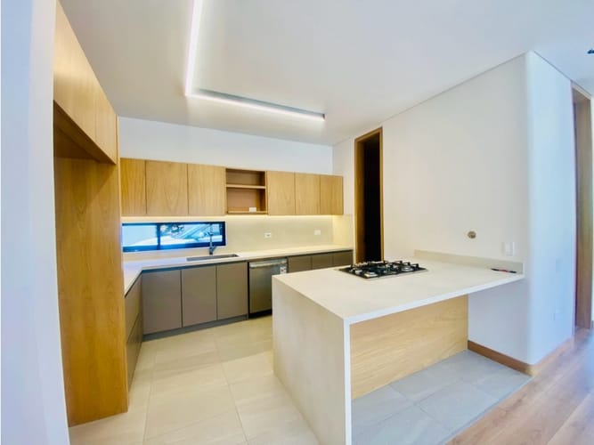 Casa de 4 alcobas en venta en Llano Grande, Rionegro, 390 m² · foto 6 de 24