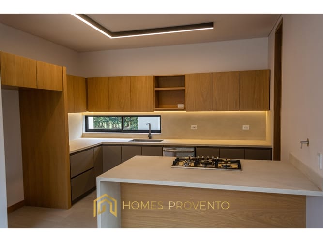 Casa de 4 alcobas en venta en Llano Grande, Rionegro, 390 m² · foto 13 de 24