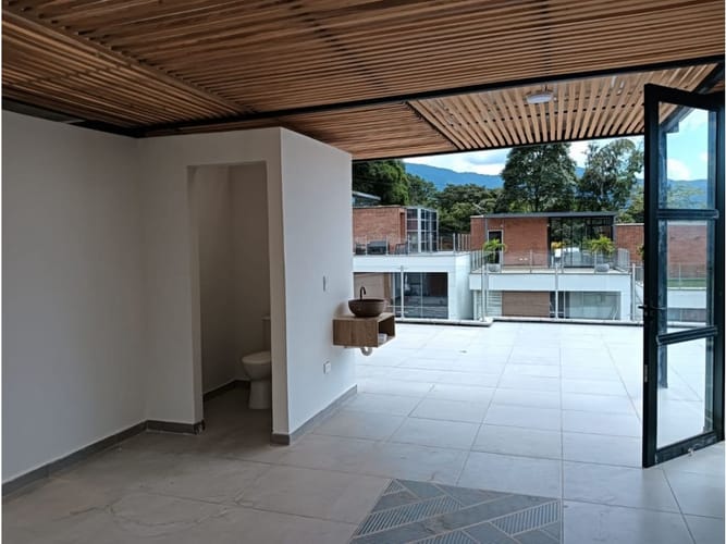 Casa de 3 alcobas en venta en El Esmeraldal, Envigado, 323 m² · foto 8 de 24