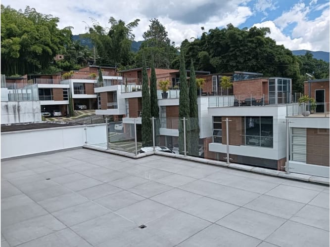 Casa de 3 alcobas en venta en El Esmeraldal, Envigado, 323 m² · foto 12 de 24
