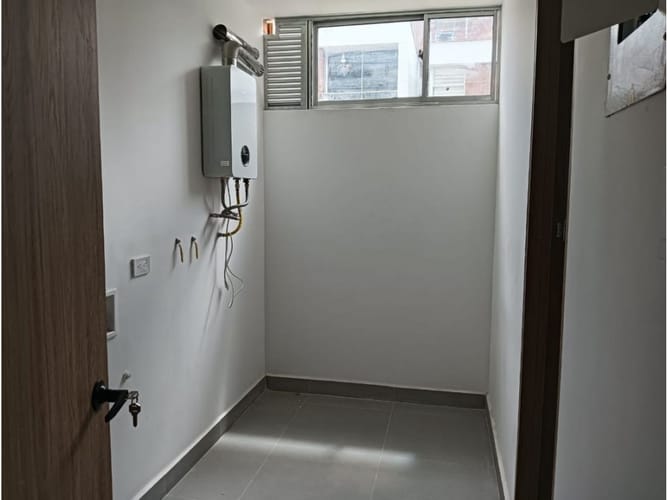 Casa de 3 alcobas en venta en El Esmeraldal, Envigado, 323 m² · foto 19 de 24