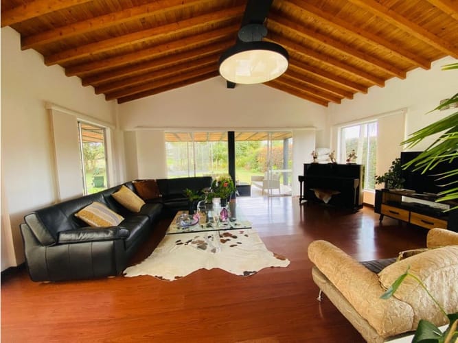 Casa de 3 alcobas en venta en Llano Grande, Rionegro, 320 m² · foto 2 de 24