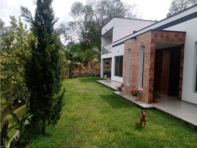 Casa de 4 alcobas en venta en El Carmen De Viboral, El Carmen de Viboral, 260 m² · foto 3 de 16
