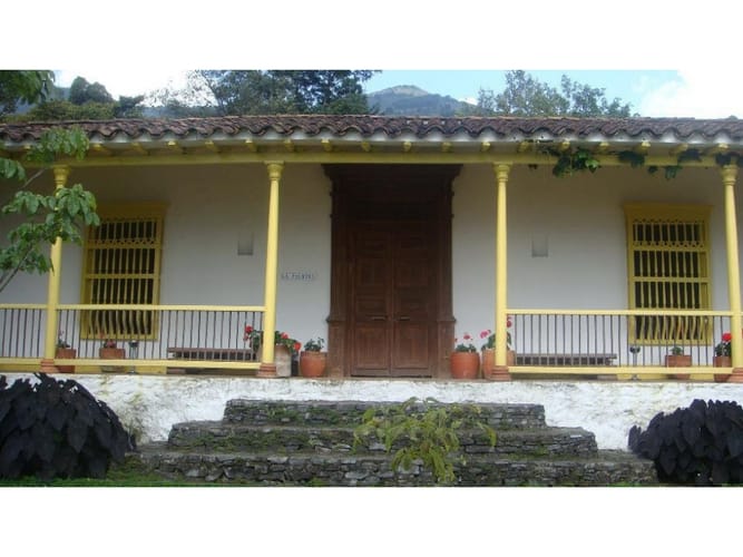 Casa de 3 alcobas en venta en El Poblado, Medellín, 600 m² · foto 3 de 15