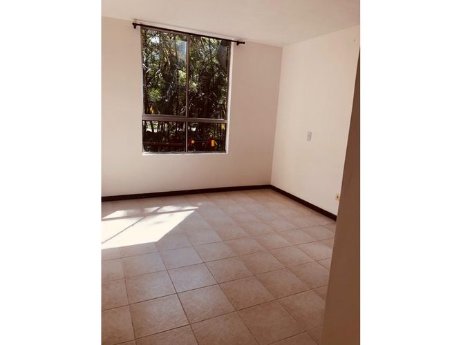 Apartamento de 2 alcobas en venta en El Poblado, Medellín, 80 m² · foto 2 de 9