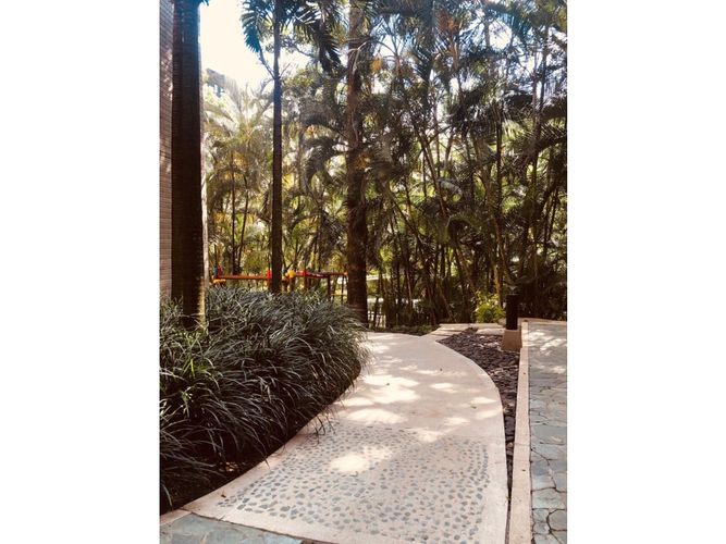 Apartamento de 2 alcobas en venta en El Poblado, Medellín, 80 m² · foto 4 de 9