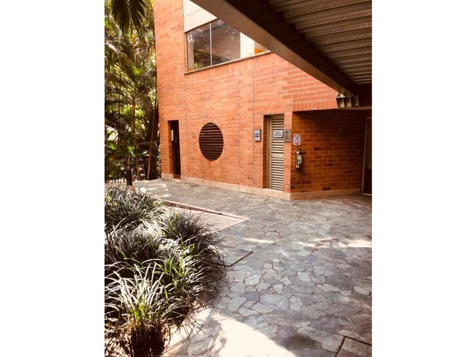 Apartamento de 2 alcobas en venta en El Poblado, Medellín, 80 m² · foto 7 de 9
