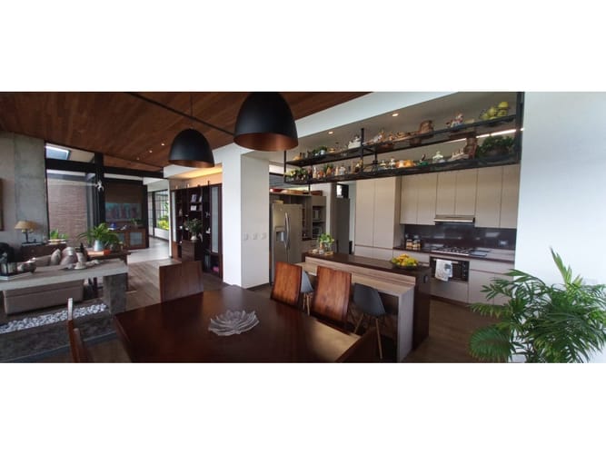 Casa de 3 alcobas en venta en Guamito, La Ceja, 326 m² · foto 2 de 11