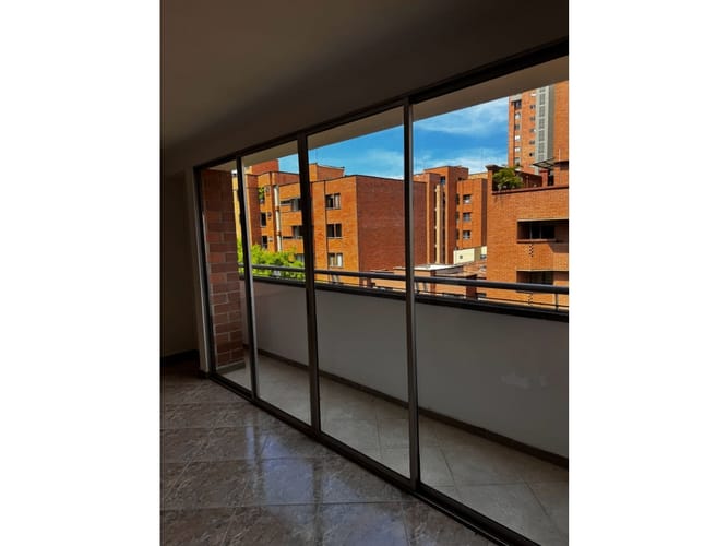 Apartamento en venta en Laureles, Medellín · foto 2 de 23