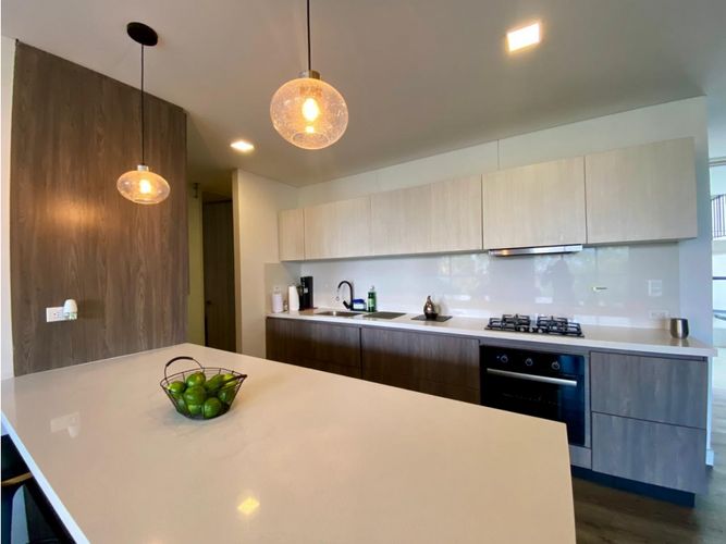 Apartamento de 3 alcobas en venta en Los Balsos, Medellín, 156 m² · foto 2 de 19
