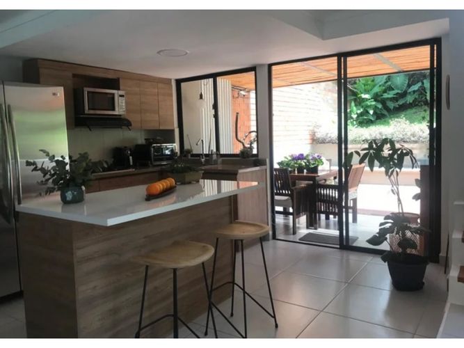 Casa de 3 alcobas en venta en Cuatro Esquinas, Rionegro, 170 m² · foto 2 de 6