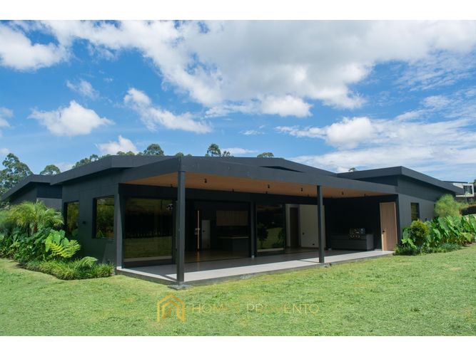 Casa de 4 alcobas en venta en Llano Grande, Rionegro, 400 m² · foto 3 de 24