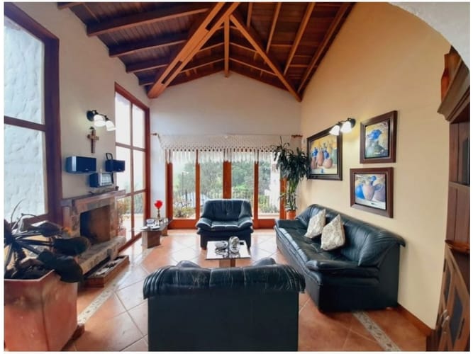 Casa de 4 alcobas en venta en Altos Del Escobero, Medellín, 520 m² · foto 2 de 24