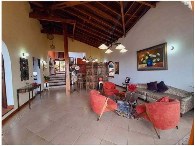 Casa de 4 alcobas en venta en Altos Del Escobero, Medellín, 520 m² · foto 3 de 24
