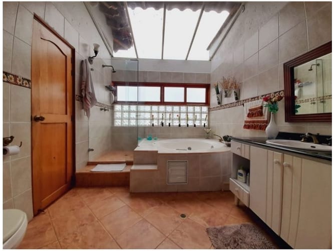 Casa de 4 alcobas en venta en Altos Del Escobero, Medellín, 520 m² · foto 10 de 24