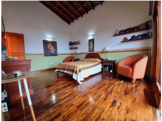 Casa de 4 alcobas en venta en Altos Del Escobero, Medellín, 520 m² · foto 17 de 24