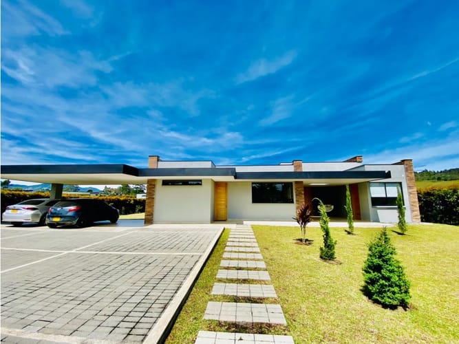 Casa de 4 alcobas en venta en Quirama, El Carmen de Viboral, 536 m² · foto 2 de 24