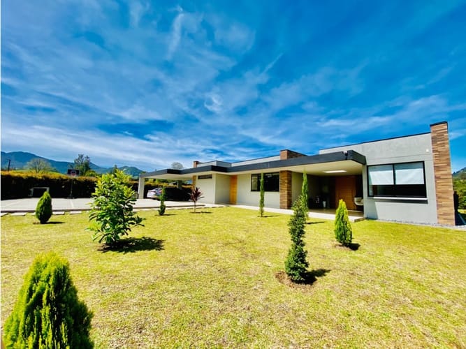 Casa de 4 alcobas en venta en Quirama, El Carmen de Viboral, 536 m² · foto 4 de 24